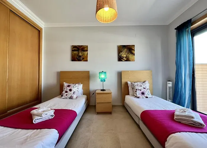 Garden With Pool By Homing Casa de Férias *